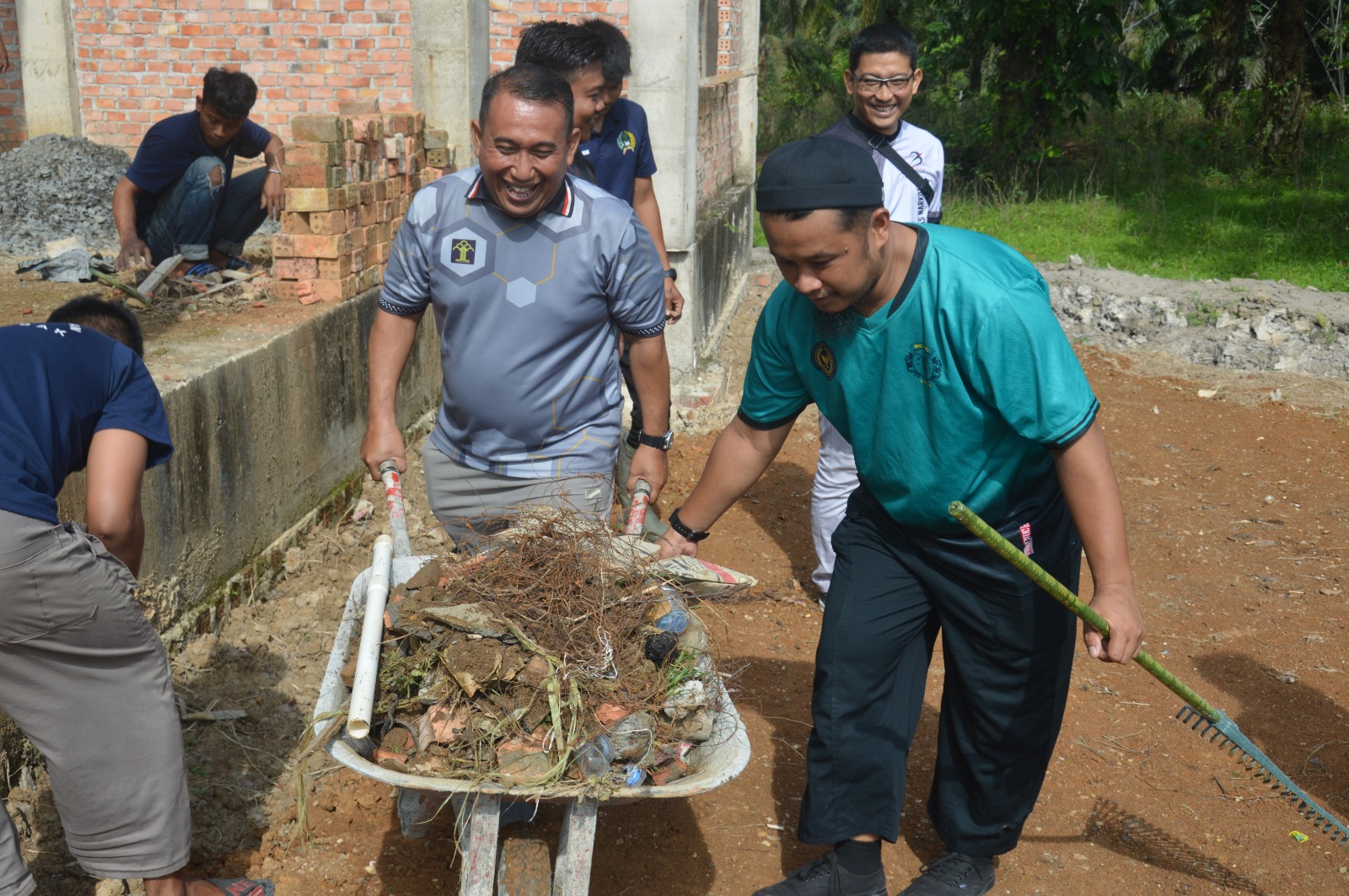Kerja Bakti Bersama Warga, Askari Utomo: Bangun Sinergi Sosial yang Harmonis antara Lapas dan Masyarakat