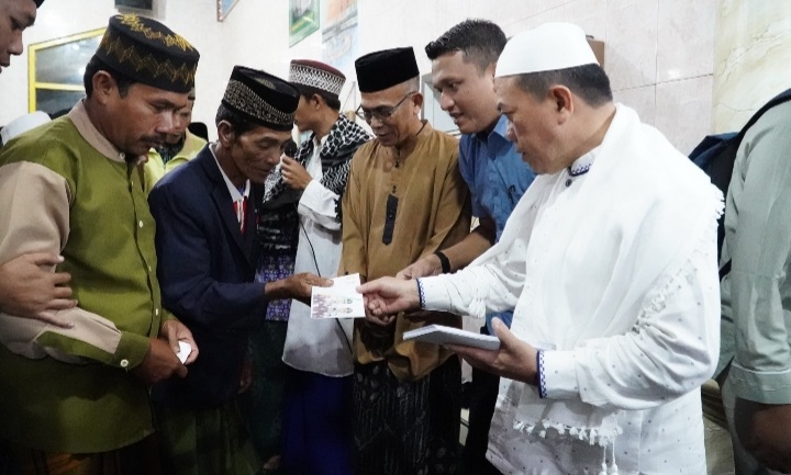 Gubernur Al Haris Serahkan Bantuan untuk Pembangunan Masjid di Jangkat