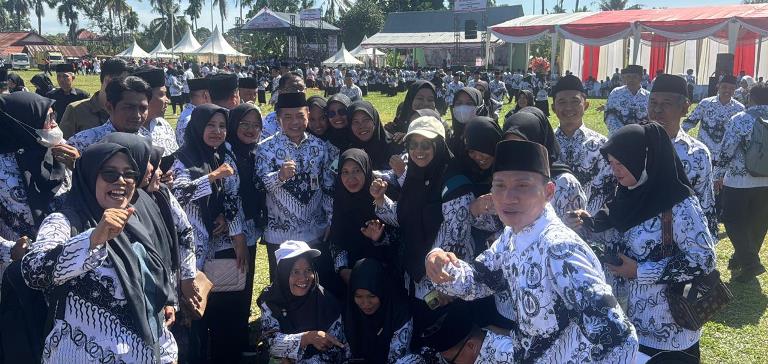 Peringatan HUT PGRI dan HGN di Tebo, Gubernur Al Haris Berharap Guru Dapat Tingkatkan Kinerja