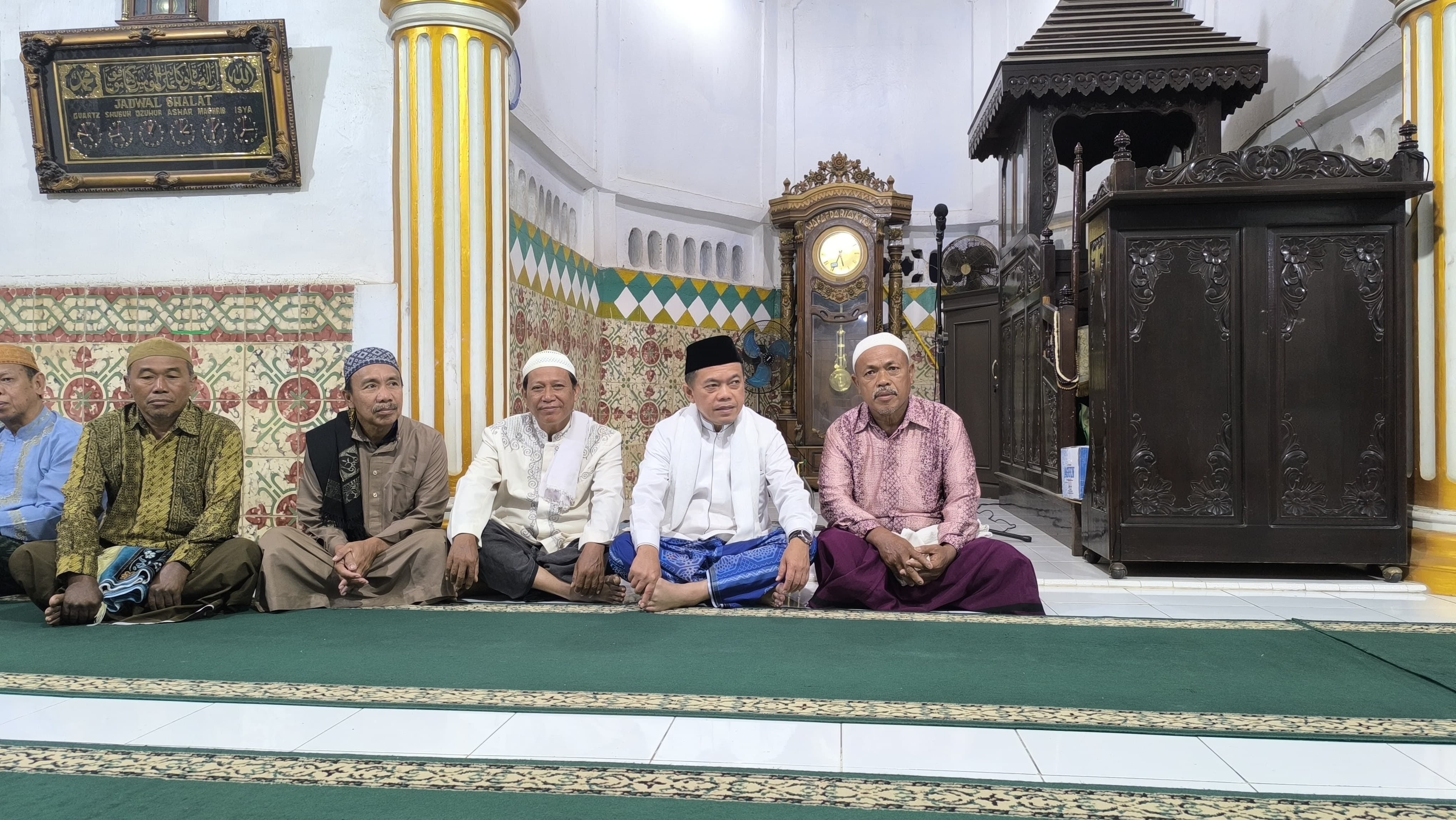 Al Haris Subuh Berjamaah Bersama Warga di Masjid Tua Bungo