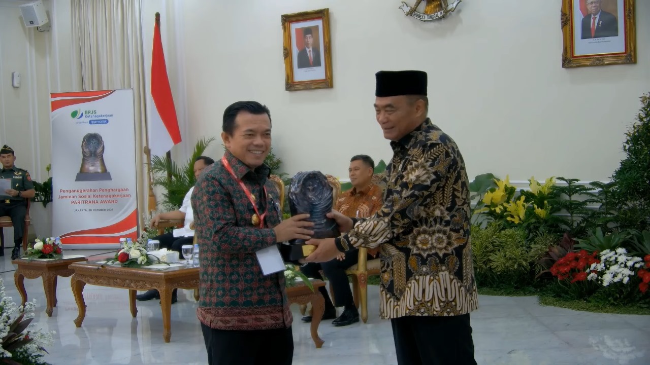 Al Haris Pernah Terima Penghargaan dari Wapres RI Sebagai Pemerintah Provinsi Terbaik Zona Sumatera: Lindungi Puluhan Ribuan Pekerja Rentan