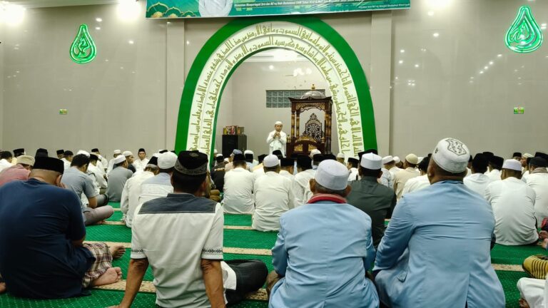 Gubernur Al Haris Bersama Pejabat Pemprov Jambi Safari Subuh di Masjid Shobahul Khoiriyah