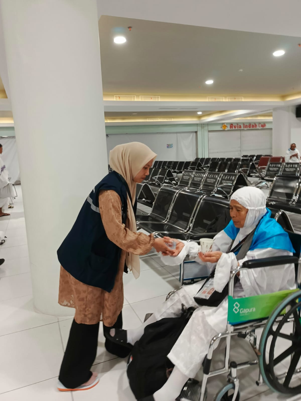 Satgas Haramains Dampingi Jamaah Lansia dan Disabilitas di Embarkasi Batam