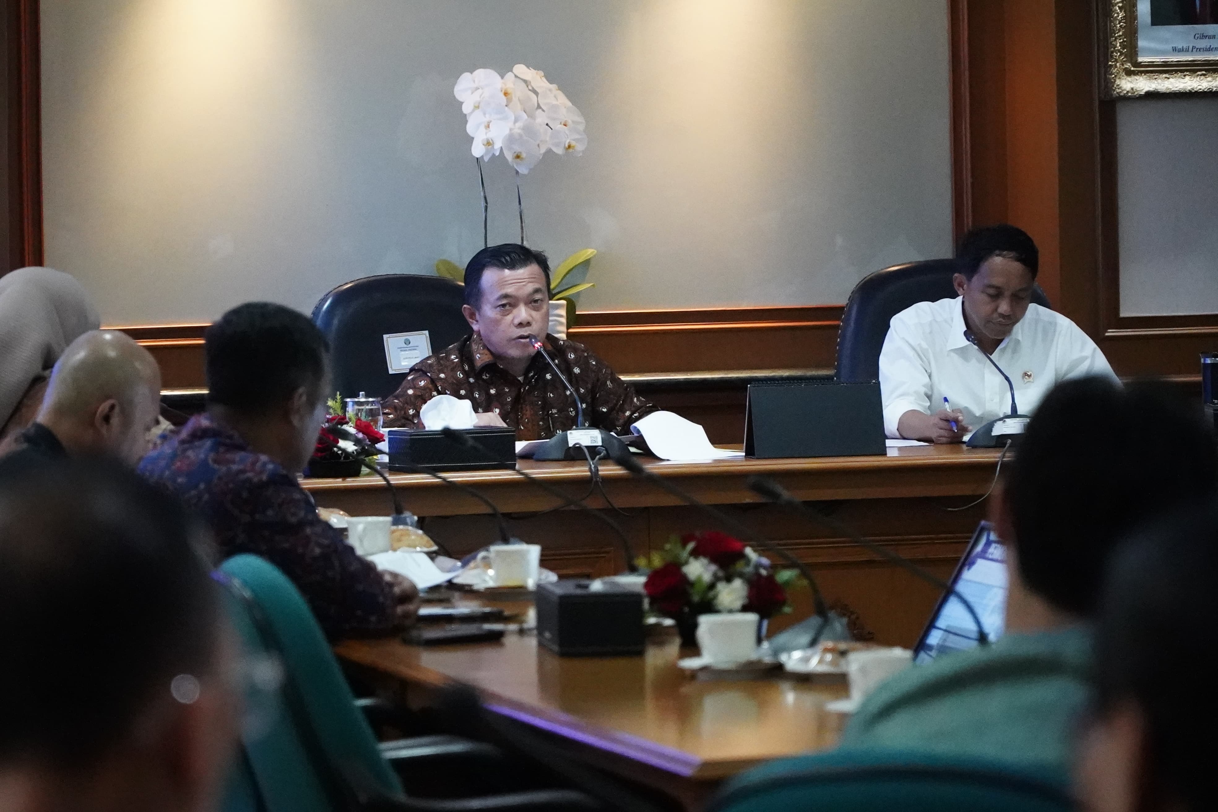 Bersama Para Bupati Wali Kota, Gubernur Al Haris Lakukan Audiensi dengan Menteri Kehutanan