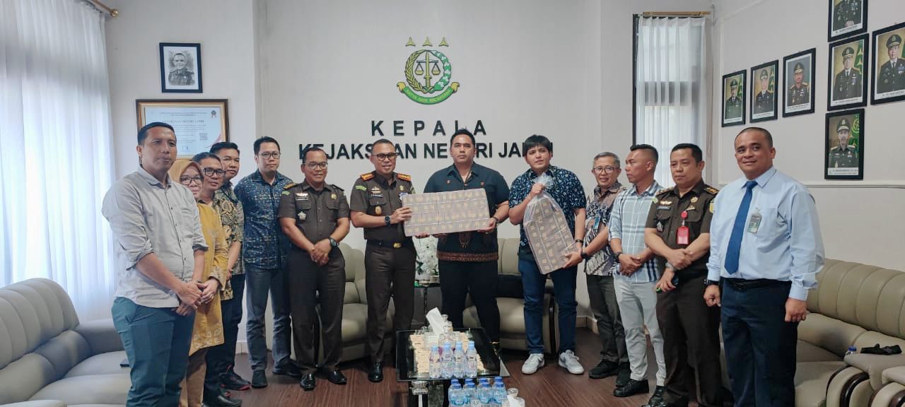 Kejaksaan Negeri Jambi Sukses Melakukan Lelang Barang Hasil Sitaan Kasus